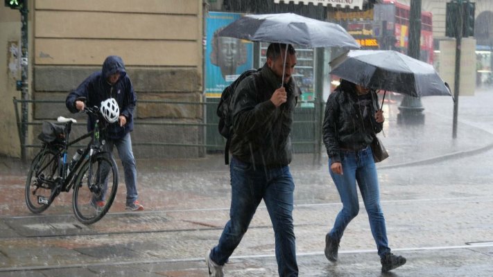Cod galben de ploi torențiale, descărcări electrice și vânt în mai multe regiuni ale țării