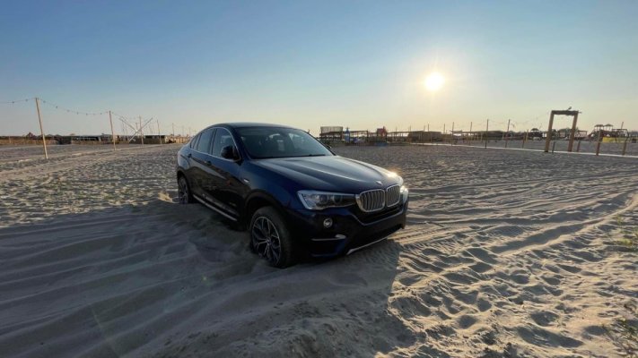 A fost identificat șoferul BMW-ului rămas blocat în nisip, pe plaja din Faleză Nord. Vezi cât l-a costat distracția! 