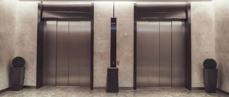Momente de groază! 4 persoane, rămase captive într-un lift care s-a prăbușit 