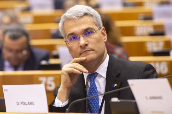Ministrul Dragoș Pîslaru anunță trei anchete în scandalul microbuzelor cumpărate la suprapreț
