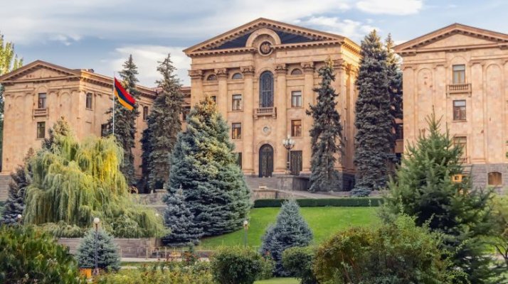 Lovitură de stat organizată de un arhiepiscop din Armenia