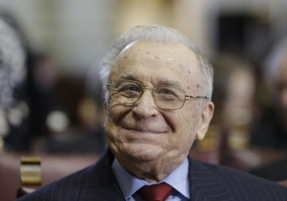 Ion Iliescu este stabil, dar rămâne internat la ATI: „E un pacient fragil. Are nevoie de oxigen”