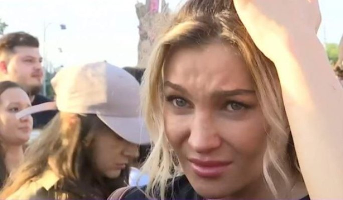 Lora, tulburată până la lacrimi de cazul Teodorei Marcu! Ce alte vedete au participat la protest: „Trebuie să fim văzute”