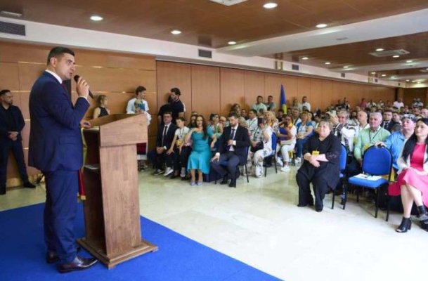 Simion, către românii din Spania: „Nu voi accepta niciodată ca poporul meu să fie umilit de niște slugi“ Video