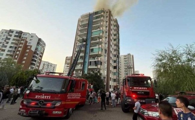 Turcia: Trei morți în incendiul unei clădiri cu 13 etaje în sud-estul țării