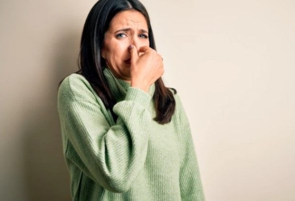 5 obiceiuri zilnice care îți pot afecta mirosul corporal chiar dacă faci duș zilnic