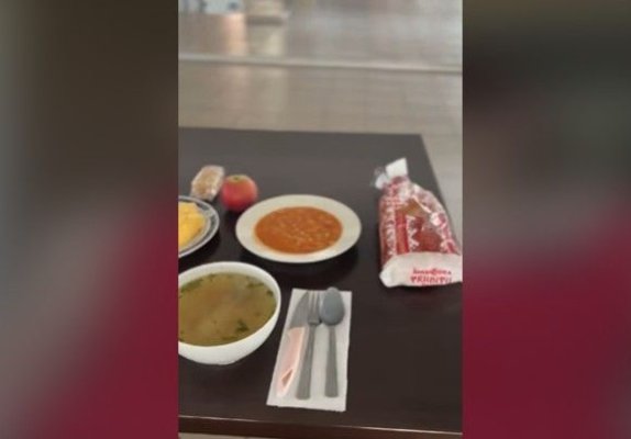 Vârstnicii cu pensii mici sau persoanele fără venit pot beneficia de o masă caldă la Cantina Socială din Năvodari. Video