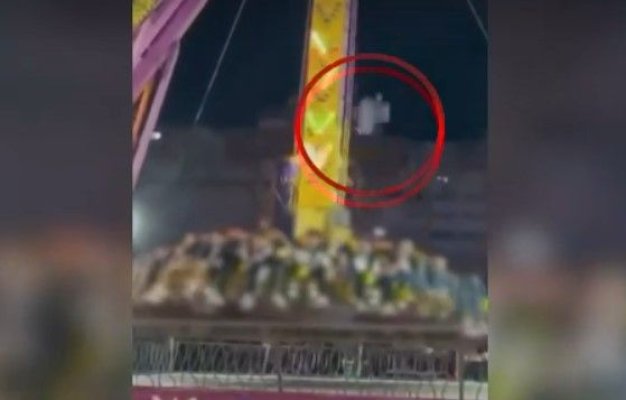 O piesă metalică de la motorul unui carusel a căzut printre oameni, într-un parc de distracții. Video