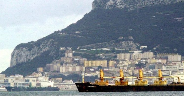 Parlamentul iranian a aprobat închiderea Strâmtorii Ormuz. Prețul petrolului ar putea exploda