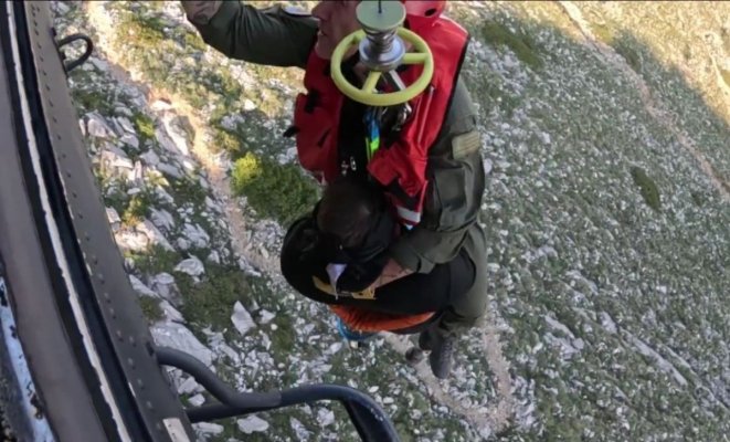 Un român a căzut pe Muntele Athos. Bărbatul a ajuns în stare gravă la spital. Video