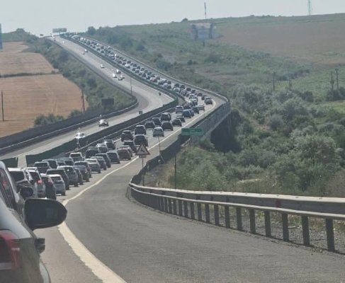 Cozi kilometrice pe Autostrada Soarelui. Începe calvarul drumului întoarcerii spre casă. Video