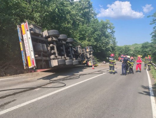 Accident rutier grav pe DN 22! Șoferul unui autocamion înmatriculat în Ucraina a murit