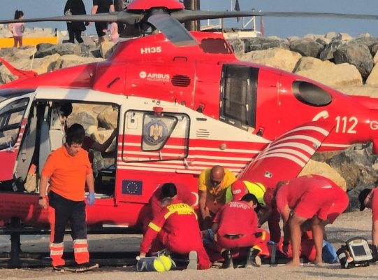 Turistă de 21 de ani, salvată de la înec de un adolescent, la Costinești. Video