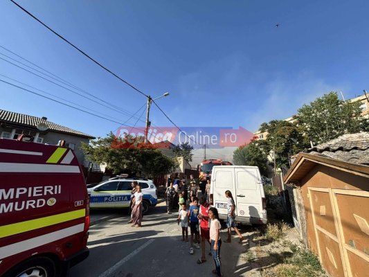 O magazie cu lemne a luat foc, la Hârșova. Video