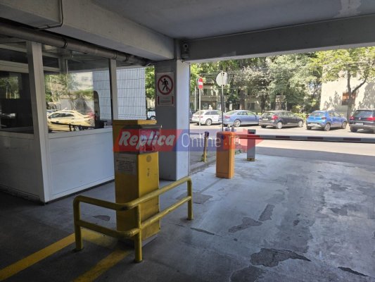 O angajată a parcării supraetajate de la Spitalul Județean... e mai proastă decât prevede legea! Video 