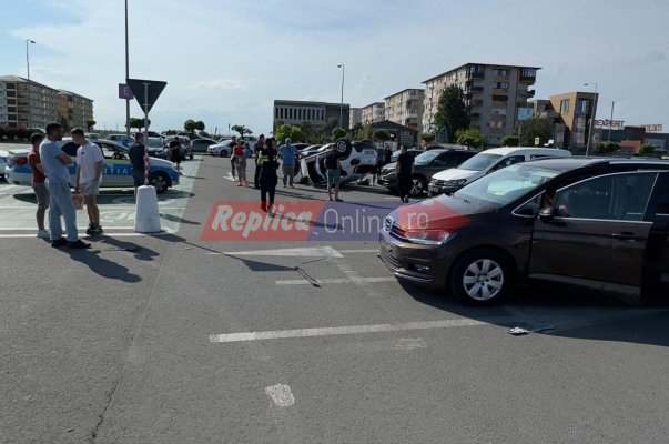 Accident rutier grav, în parcarea de la Vivo. Un autoturism s-a răsturnat. Video