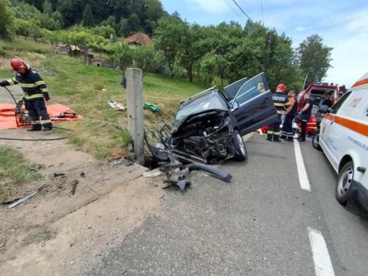 O fetiță de 10 ani și bunica ei au murit într-un accident rutier. Alte două victime, în stare gravă