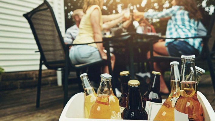 Ce se întâmplă în corpul tău când bei alcool pe caniculă și ce efecte are asupra sănătăți