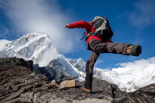 O alpinistă japoneză a murit pe un munte înzăpezit din Peru