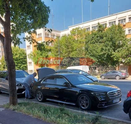 Cu toate că nu are autorizație de construire, Pașata s-a apucat de săpat fundația unui nou bloc, pe bulevardul 1 Mai. Video