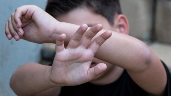 Doi copii au cerut ordin de protecție împotriva propriilor părinți. Vezi de ce