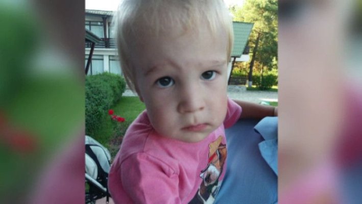 Cazul copilului mort la Sanador: O doctoriţă şi o asistentă, trimise în judecată. Vezi ce daune se cer