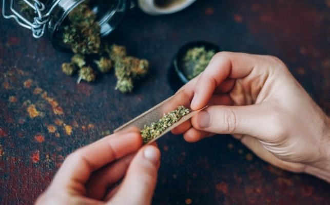 Consumul de marijuana crește dramatic riscul de infarct și AVC