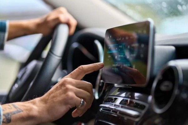 Angajații care folosesc mașinile instituțiilor de stat ar putea fi monitorizați prin GPS