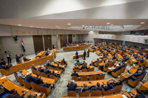 Fără rețele de socializare înaintea vârstei de 15 de ani, recomandă Guvernul olandez