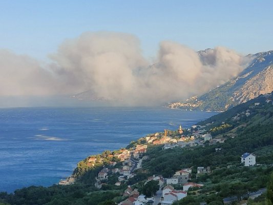 Primele incendii cauzate de temperaturile extreme în Grecia și Croația. Video