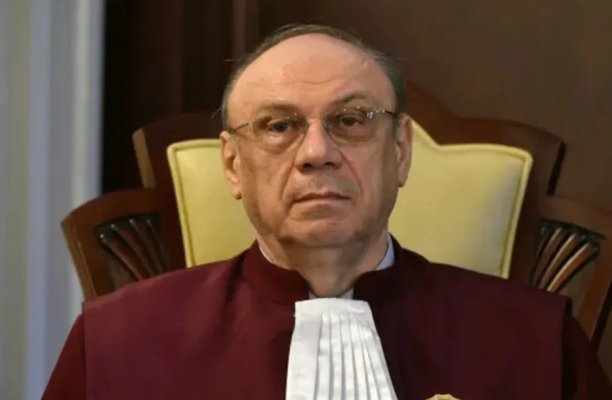 Președintele CCR și-a terminat mandatul, dar a fost votat interimar pentru o lună