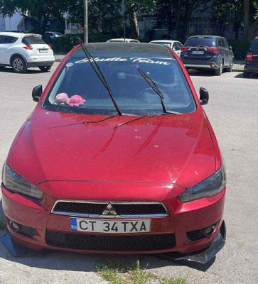 O femeie și-a găsit mașina vandalizată în parcare, în zona Anda! Video 