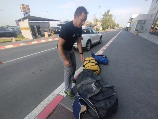 Alpinistul Horia Colibăşanu a ratat plecarea în expediţie, după ce Tarom a schimbat ora plecării avionului fără să îl anunțe