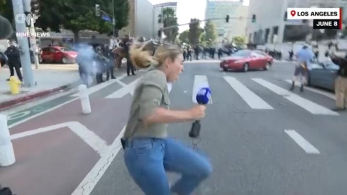 Jurnalistă împușcată de polițiștii din L.A., în timpul unui reportaj live de la proteste. Video 