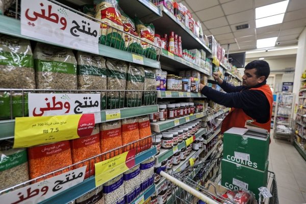 Israelienii iau cu asalt supermarketurile, de teama unui război lung cu Iranul. Video