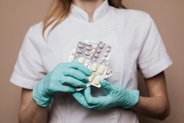 Cel mai folosit medicament de români poate fi obținut din plastic