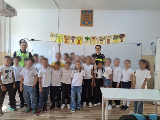 Elevii Școlii nr. 40 au primit lecții despre siguranța rutieră de la polițiștii constănțeni