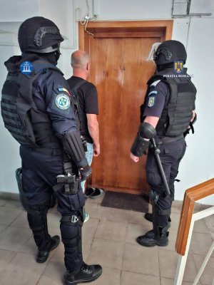 Percheziții într-un dosar penal privind bunuri contrafăcute, în valoare de peste 50.000 de lei