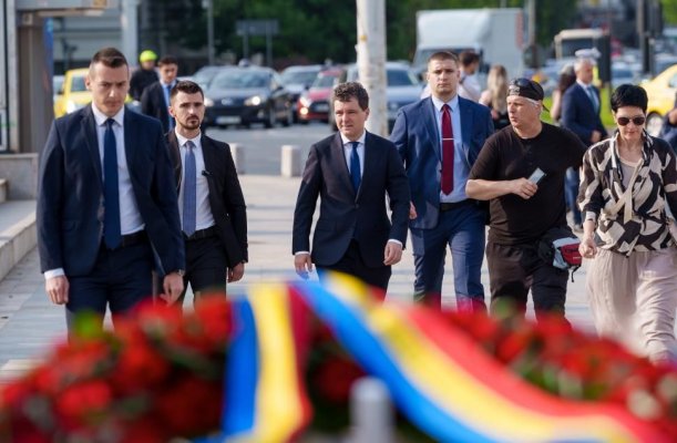 Nicuşor Dan a depus coroane de flori în memoria victimelor Mineriadei din 1990