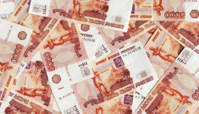 Rubla rusească,cea mai performantă monedă din lume, în pofida sancţiunilor şi a preţurilor scăzute ale petrolului