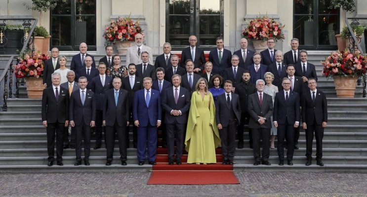 Nicușor Dan a stat lângă Mark Rutte, în spatele lui Donald Trump şi al regelui Willem-Alexander