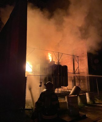 Incendiu foarte puternic la termocentrala Mintia: Transformatorul era plin de ulei