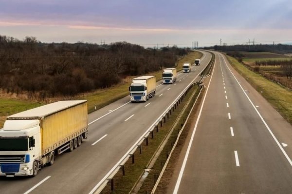 Șofer de tir român condamnat la închisoare în Franța și obligat să plătească o amendă de 4,5 milioane de euro