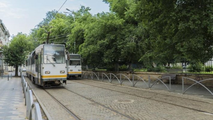 Bucureștenii suferă de căldură. Mijloacele de transport în comun, transformate în saune