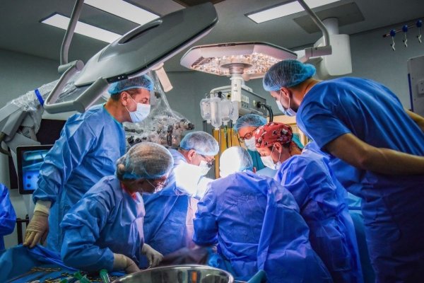 Primul transplant cardiac din Romania din 2026, efectuat la IUBCvT din Târgu Mureș, unui tânăr de 19 ani