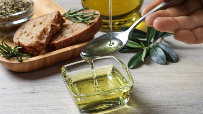 Uleiul recomandat de medici pentru o digestie sănătoasă: „Are proprietăți antiinflamatoare și favorizează absorbția vitaminelor”