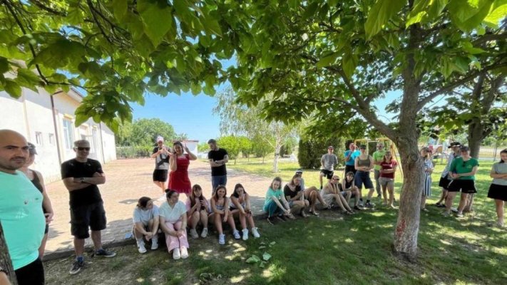 Primăria Hârșova sprijină echipele de voluntari care amenajează un loc de joacă