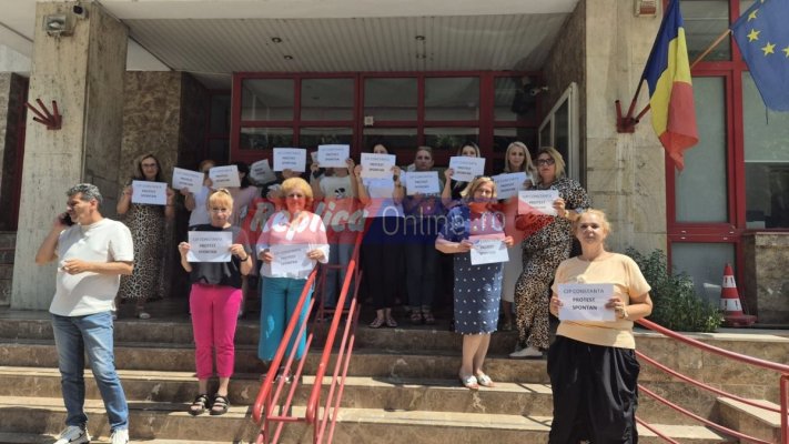 Protest spontan la Casa de Pensii Constanța, din cauza tăierii salariilor