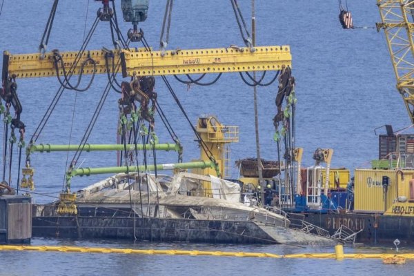 Iahtul Bayesian, scos de pe fundul mării la aproape un an de la naufragiul în care au murit magnatul Mike Lynch și fiica sa