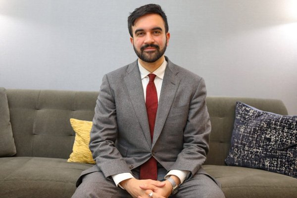 New York ar putea taxa miliardarii. Candidatul surpriză la funcția de primar cere reguli dure pentru bogați